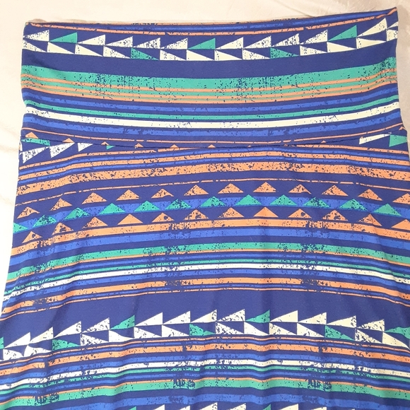 Lularoe maxi skirt in Aztech print size 2XL - Picture 3 of 7